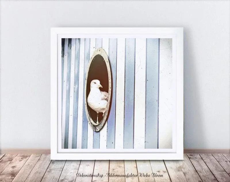 Kunstdruck Wandbild Möwe im Bullauge im weißen Bilderrahmen