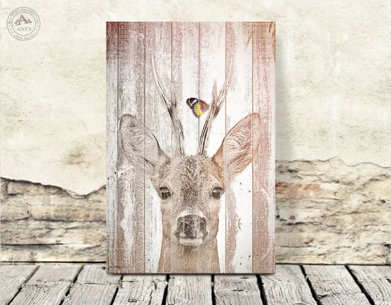 Wandbild Waldtiere - Hirsch mit Schmetterling im Shabby Landhausstil als Holzdruck