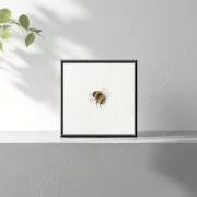 Kleine Hummel - Aquarell Miniatur, minimalistischer  Kunstdruck auf Büttenpapier mit schwarz gerahmt
