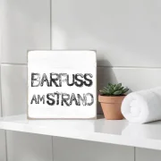 Miniblock, rustikales Holzschild mit Spruch, Barfuß am Strand