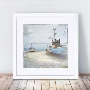 Maritimes Wandbild Fischerboote im Shabby Chic als Kunstdruck